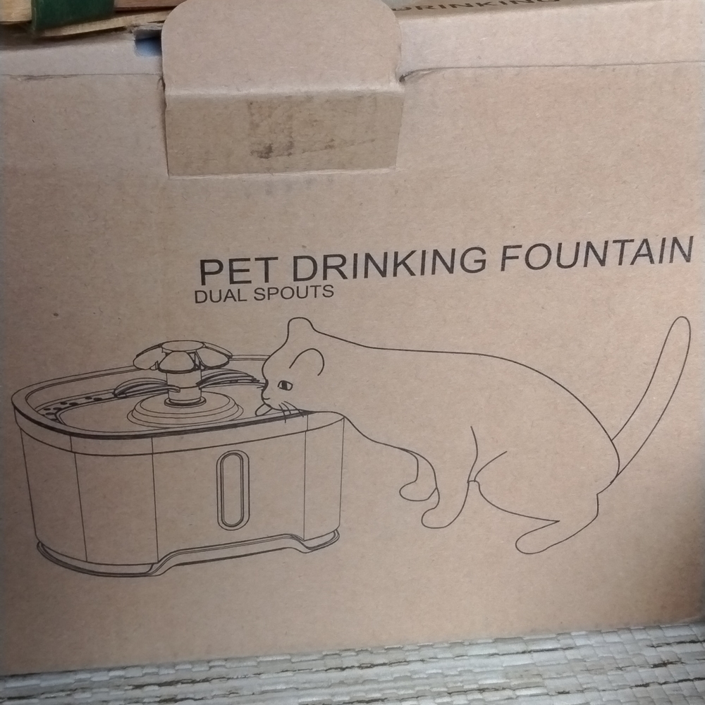 Pet drinking fountain